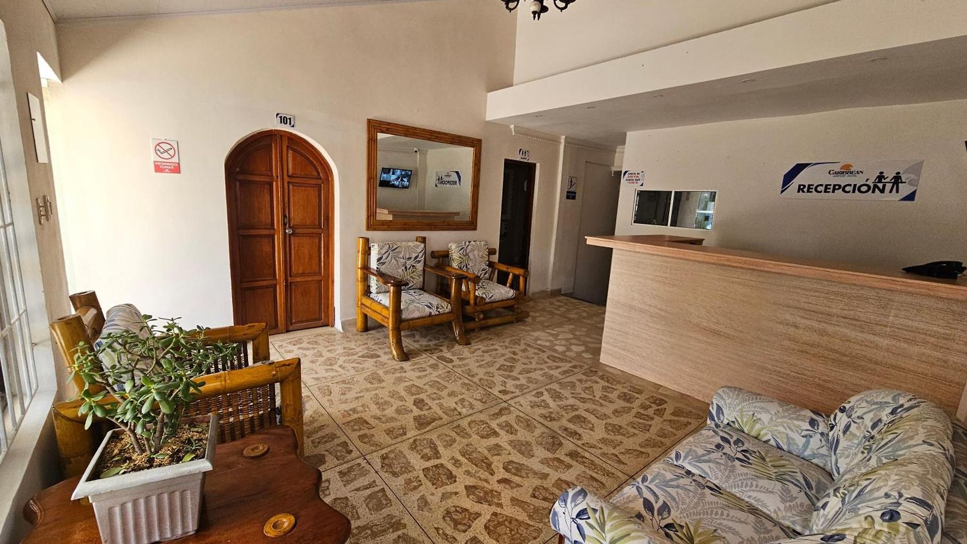 Caribbean Airport Hotel *
